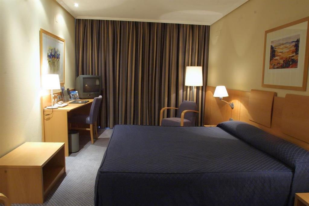 Silken Alfonso X Hotel Cidade Real Quarto foto